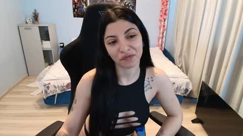 raven_haired_goddess online show from May 28, 7:06 am