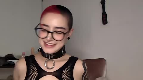 ravendarkness_ online show from February 20, 12:08 am