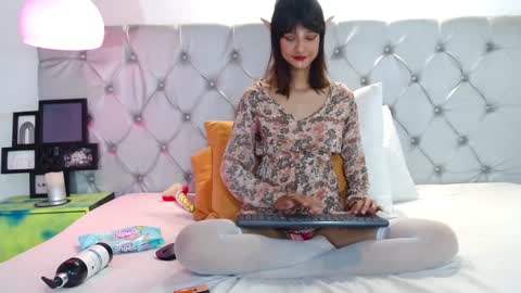 Helena Viktoria Volkov online show from January 14, 2:11 pm