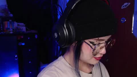 raventh_ online show from December 14, 3:24 am