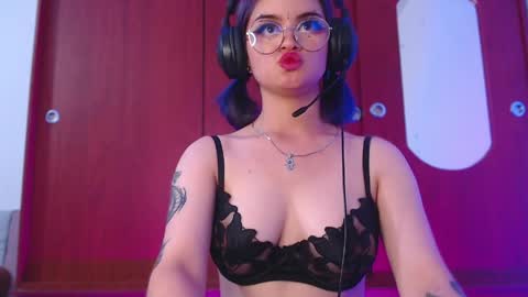 raventh_ online show from April 9, 6:19 am