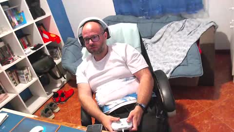 ravingr3d3 online show from May 12, 8:51 pm