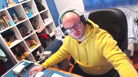 ravingr3d3 online show from February 3, 9:13 am