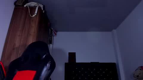 Snapshot of ray_long222 chatting on February 25, 4:46 pm ray_long222 online show from February 25, 4:46 pm