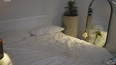 Rayvens online show from December 5, 3:09 am