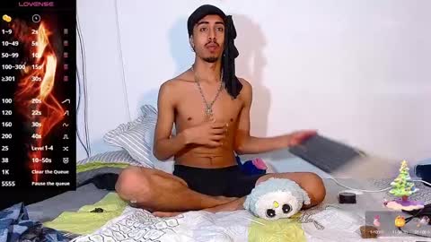 Snapshot of raydevil_ chatting on January 6, 3:20 am Rayn online show from January 6, 3:20 am