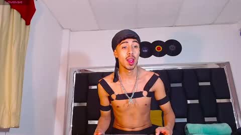 Snapshot of raydevil_ chatting on February 19, 2:55 pm Rayn online show from February 19, 2:55 pm