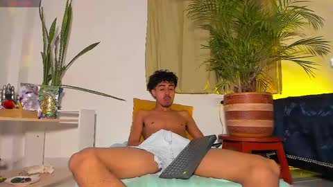 Snapshot of raydevil_ chatting on March 7, 5:38 pm Rayn online show from March 7, 5:38 pm