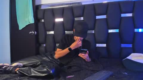 Snapshot of raydevil_ chatting on September 16, 7:50 pm Rayn online show from September 16, 7:50 pm