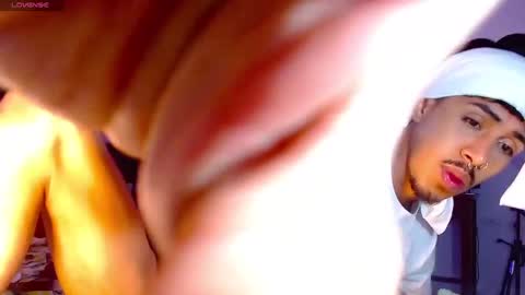 Snapshot of raydevil_ chatting on January 21, 10:08 pm Rayn online show from January 21, 10:08 pm