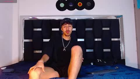 Snapshot of raydevil_ chatting on February 17, 7:55 pm Rayn online show from February 17, 7:55 pm