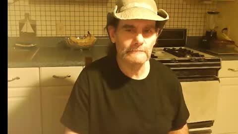 Snapshot of raylene4u2 chatting on October 23, 8:49 am Ray online show from October 23, 8:49 am