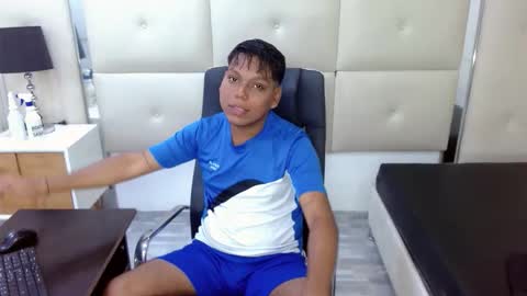 Snapshot of raystewart_ chatting on October 17, 3:43 am raystewart  online show from October 17, 3:43 am