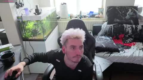 Rayzel online show from April 19, 11:44 am