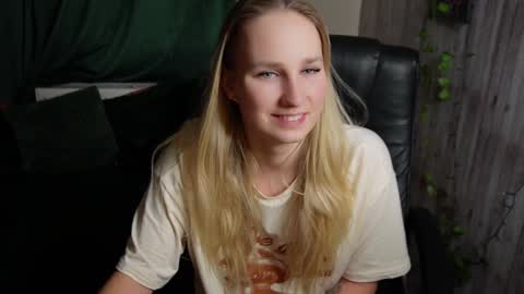 Snapshot of realmiagold chatting on February 7, 9:15 pm IG realmiagold online show from February 7, 9:15 pm