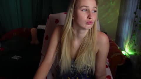 Snapshot of realmiagold chatting on March 5, 10:11 am IG realmiagold online show from March 5, 10:11 am