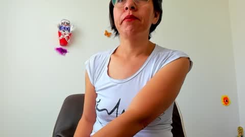 Rebbeca online show from January 1, 2:09 pm