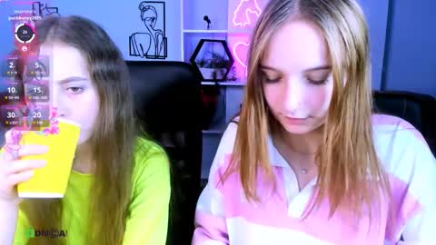 rebecca_smile_ online show from October 7, 5:47 am