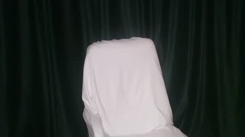 Rebekka  Nelson online show from April 18, 7:07 pm