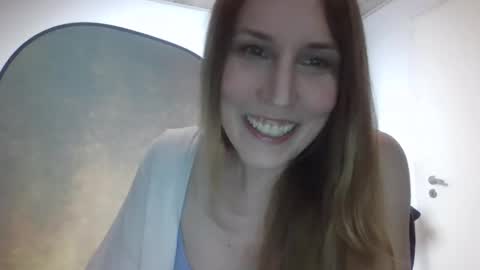 Keely KeKe Kiwi online show from October 28, 12:00 am