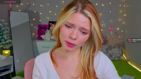 red__candy online show from December 16, 2:23 pm