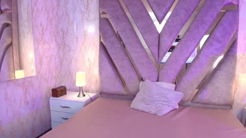 red_pandaa online show from November 18, 3:20 am