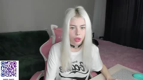 Erika online show from November 29, 8:22 am