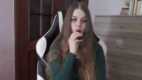 Lily online show from December 4, 3:06 am