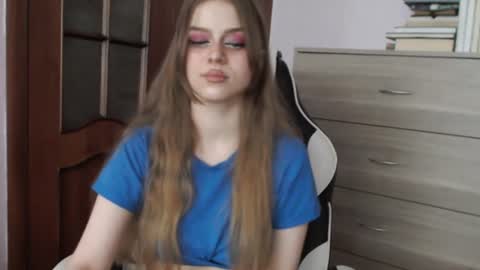 Lily online show from June 16, 3:21 am