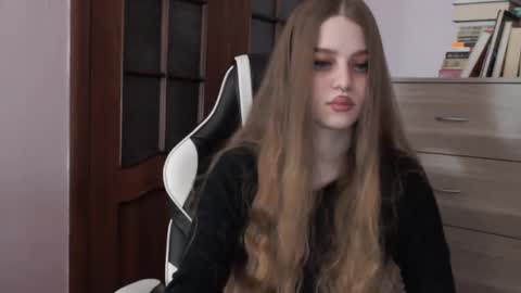 Lily online show from December 15, 1:45 am