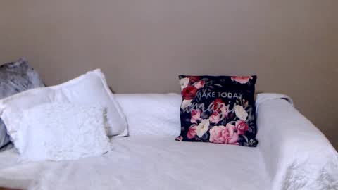 izabell online show from February 25, 4:10 pm