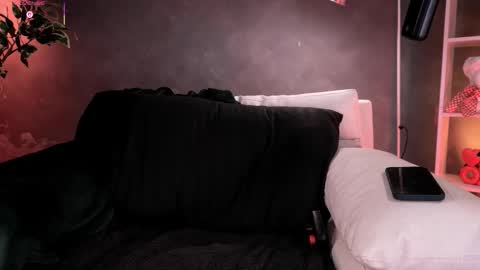 Red Jasmine online show from February 28, 1:09 am