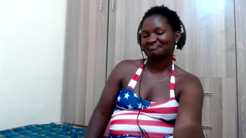 Snapshot of reem_wonder chatting on February 17, 7:04 am Reem online show from February 17, 7:04 am