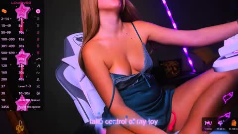 reggieMeow online show from March 6, 11:31 pm