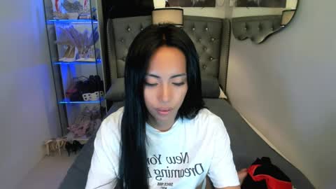 reighnempress online show from April 18, 2:57 am