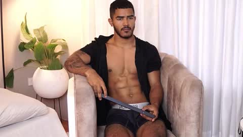 Snapshot of reik_von chatting on October 22, 12:18 pm Reik online show from October 22, 12:18 pm