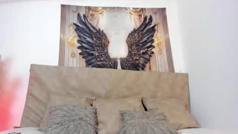 Laura online show from March 9, 7:05 pm