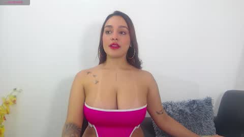 renatabrownn28 online show from April 19, 9:28 pm