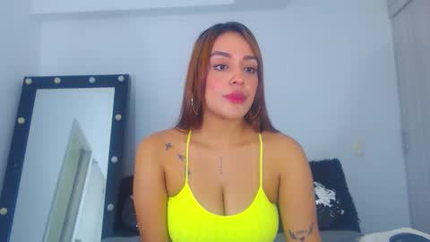 Snapshot of renatabrownn28 chatting on October 10, 3:23 am renatabrownn28 online show from October 10, 3:23 am