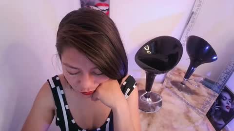 renataj online show from September 16, 3:04 pm