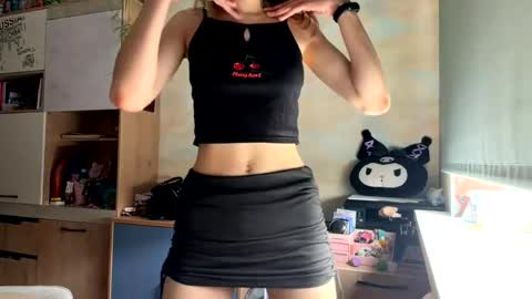 Mia online show from April 2, 10:11 am