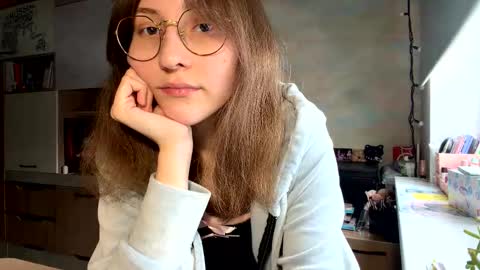 Mia online show from February 16, 9:51 am