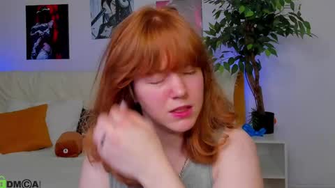 reneefoxy_ online show from June 5, 7:36 am