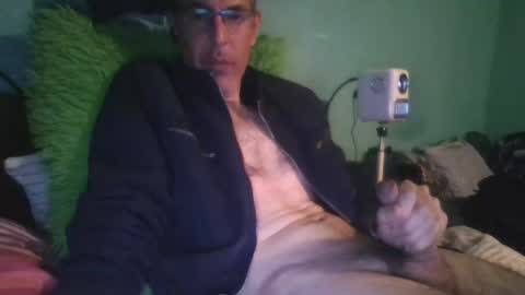 reyes_albert2006 online show from April 12, 8:51 am