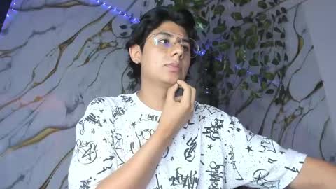 reylatino24 online show from June 6, 5:41 pm