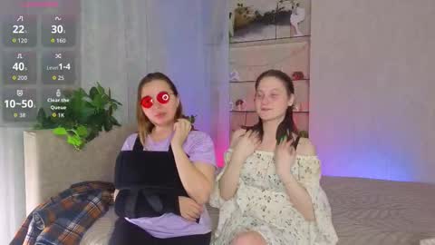 Lindy and Julia online show from December 16, 4:30 am