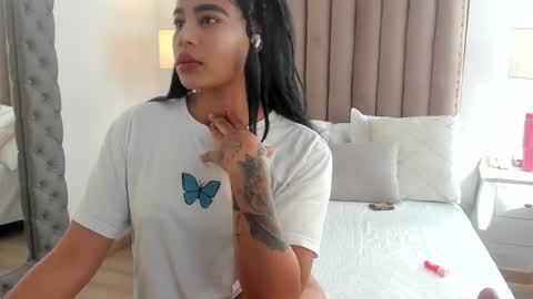 riby  online show from November 26, 7:54 pm