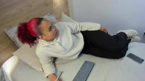 Sara online show from March 29, 11:01 am