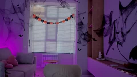 rileymee online show from October 31, 3:29 am