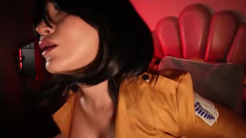    online show from October 18, 11:31 pm